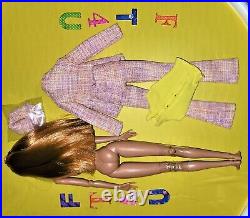 Fashion Royalty Poppy Parker Swinging Downtown Dressed Doll & Accessories