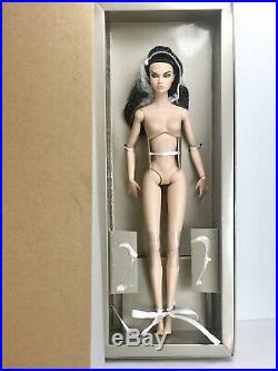Poppy Parker Chiller Thriller Luxe Life Convention Nude Doll & Stand